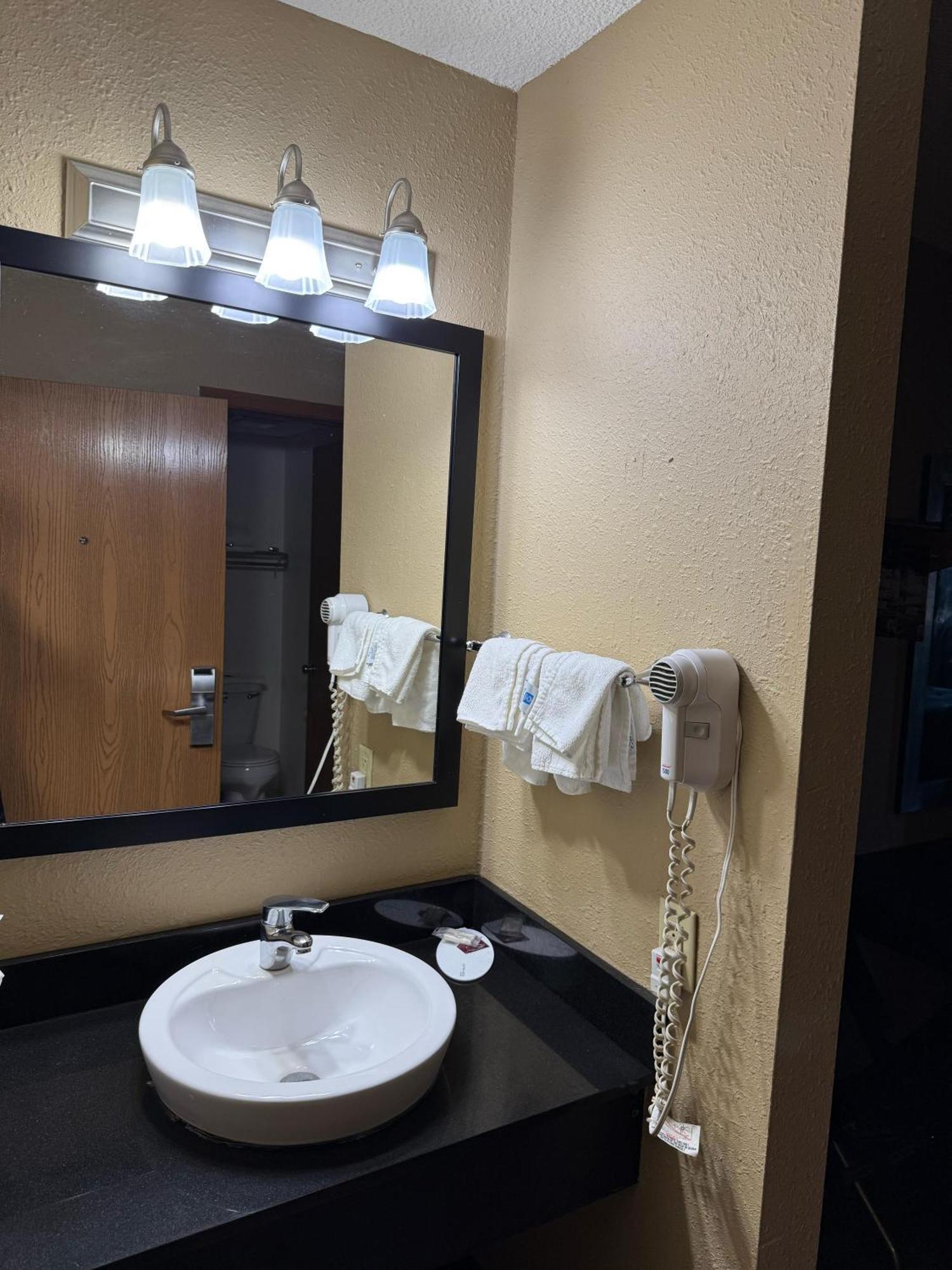 מלון Super 8 By Wyndham Mendota I-39 מראה חיצוני תמונה