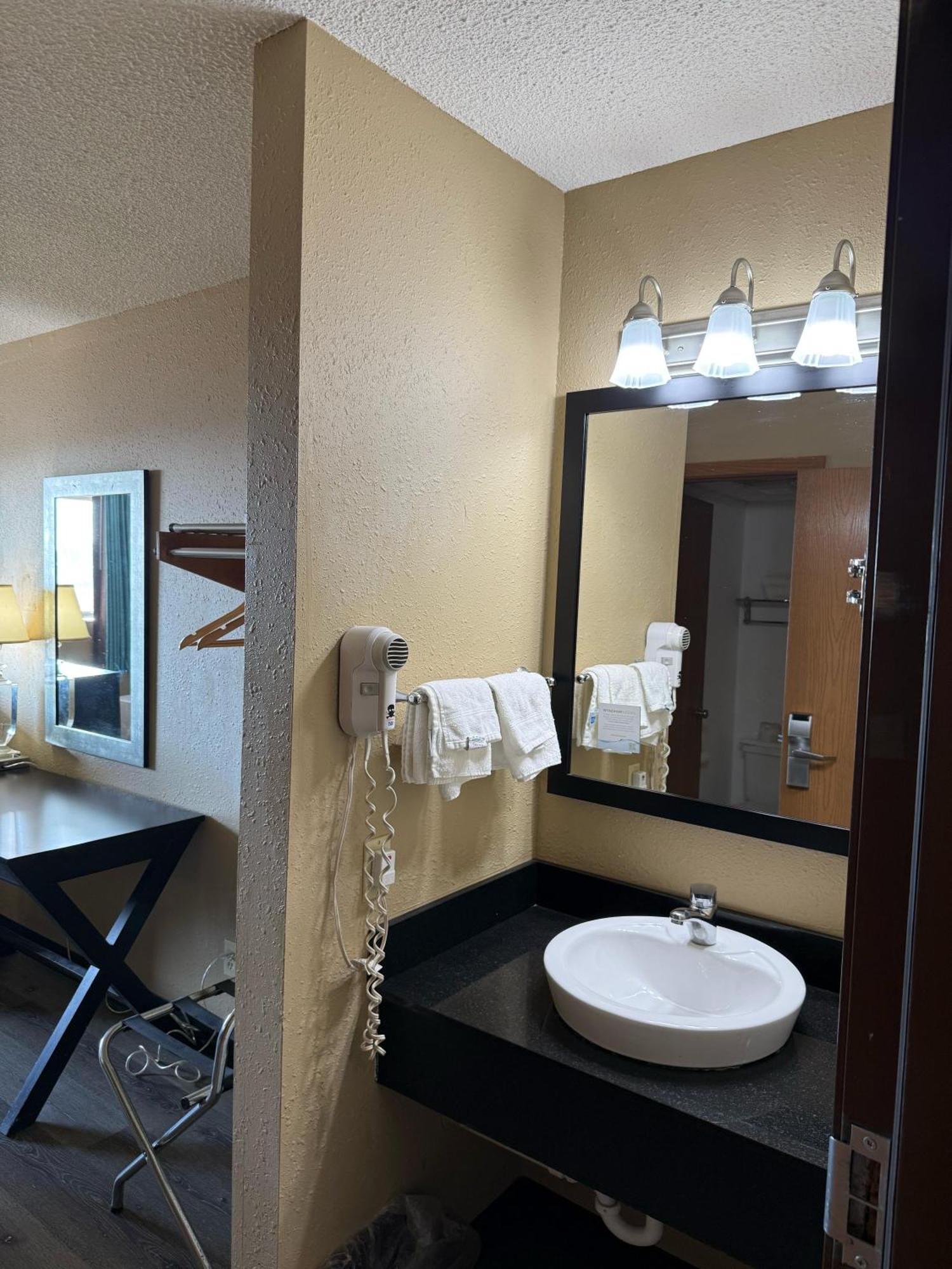 מלון Super 8 By Wyndham Mendota I-39 מראה חיצוני תמונה