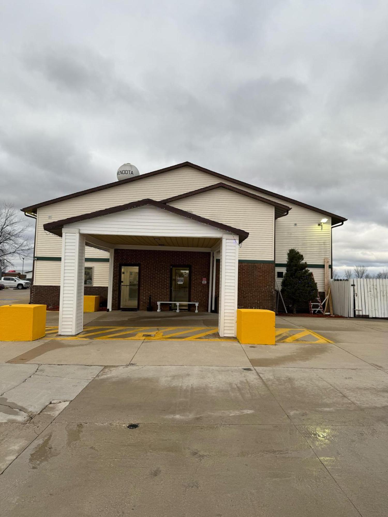 מלון Super 8 By Wyndham Mendota I-39 מראה חיצוני תמונה